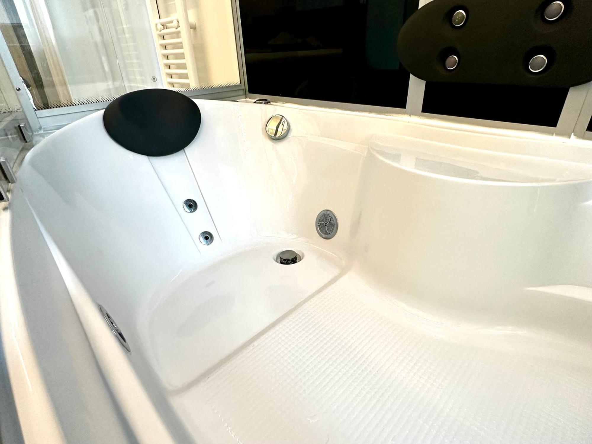פסאו Beefree Whirlpoolsuite34-Free Parking & Fast Internet מראה חיצוני תמונה