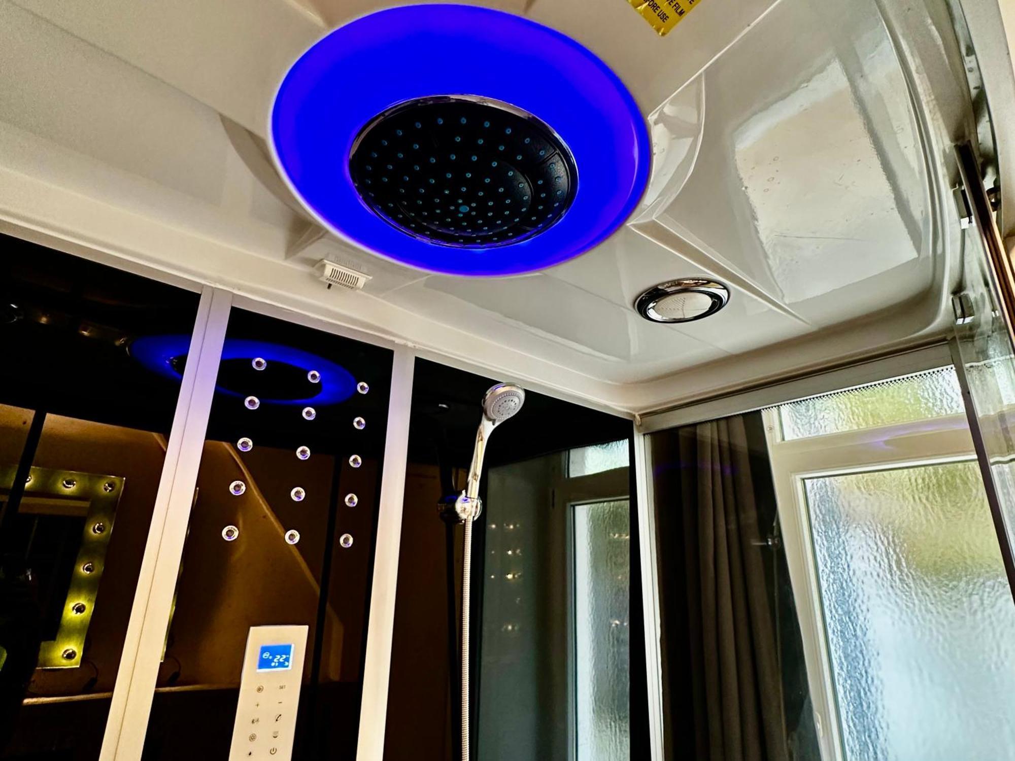 פסאו Beefree Whirlpoolsuite34-Free Parking & Fast Internet מראה חיצוני תמונה